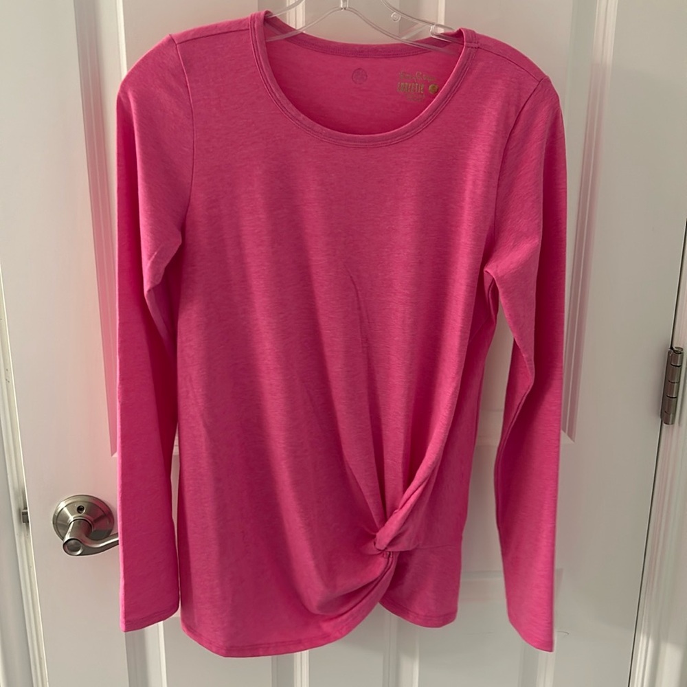 Lilly Pulitzer shirt 
Now detail on front 
Hip length
Never worn